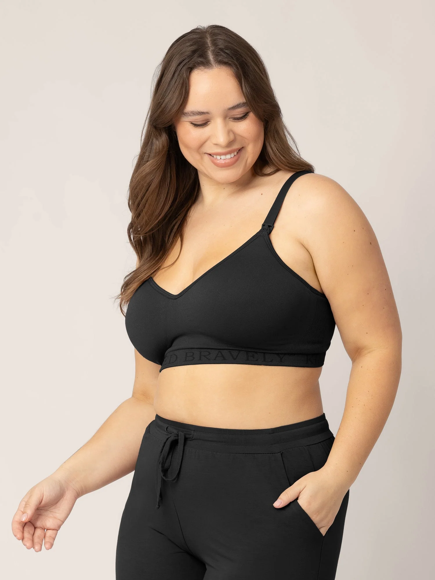 Signature Sublime® Contour Hands-Free Pumping & Nursing Bra | Black - Image 2